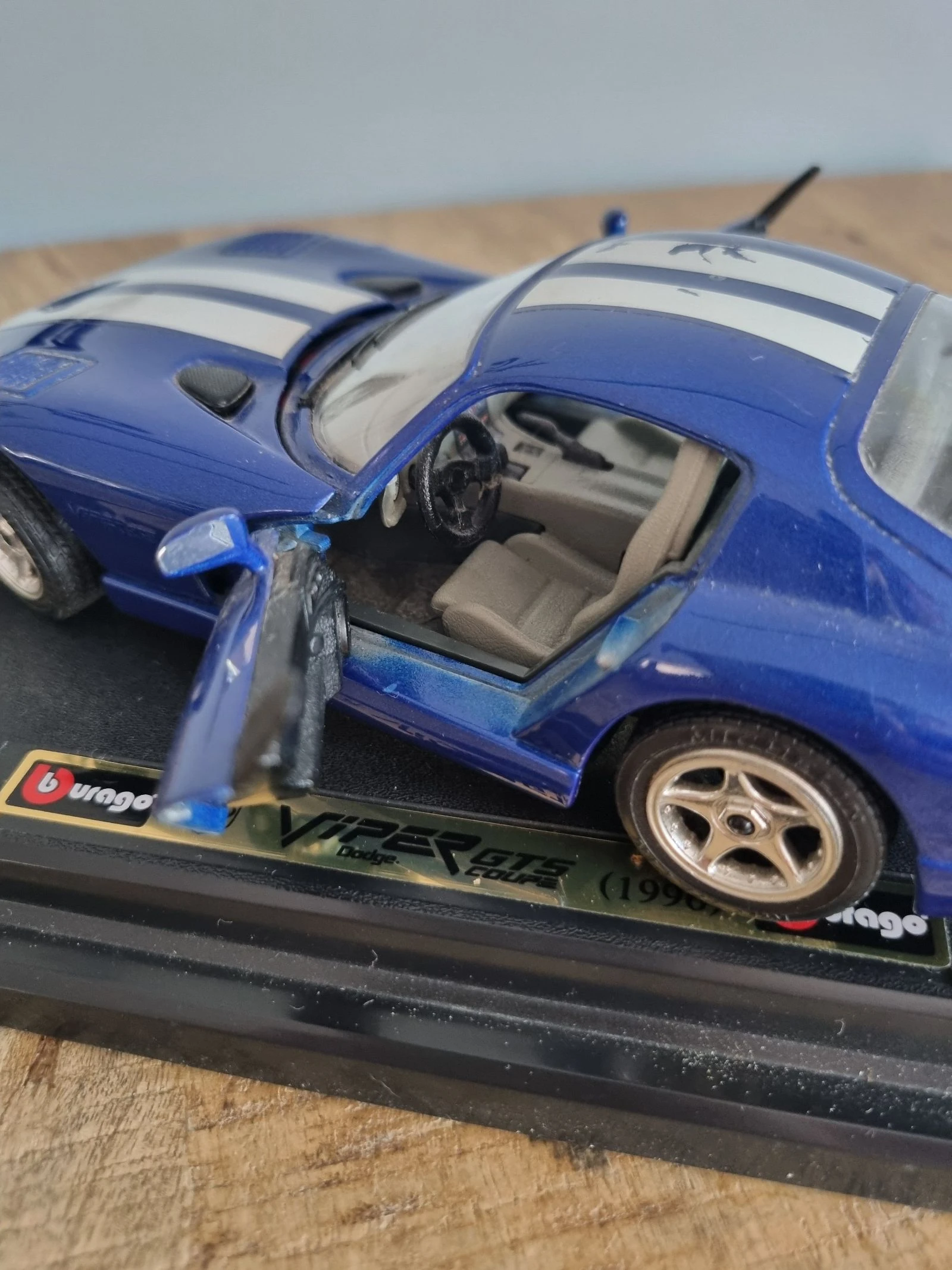 Miniatuur Dodge Viper GTS Coupé (1996) - Bburago (Blauw en Wit) – photo 7